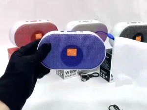 Good Sound Speaker L-003 Outdoor Portable Speakers Audio Home Theater Cool RGB Speaker With Mobile Phone Holder