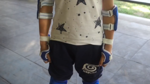 ชุดหมวกกันน็อค สนับเข่าเด็ก 7ชิ้น อุปกรณ์ป้องกันเด็กกีฬากลางแจ้งหมวกกันน็อกยามชุด เหมาะสำหรับเด็กอายุ 3-13 ปี