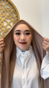 PARIS PREMIUM JAHIT TEPI / HIJAB SEGIEMPAT