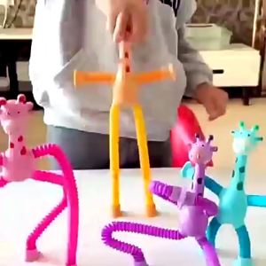 SẲN HÀNG - Đồ Chơi Hươu Cao Cổ Lò Xo Kéo Dài Thu Gọn Có Đế Hít Kính Vui Nhộn - Đồ Chơi Giải Trí Huơu Lò Xo Có Đèn Cho Bé