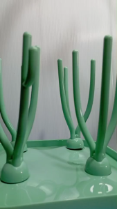 เสื้อผ้าที่คว่ำขวดนมเด็ก ขวดนมเด็ก ที่คว่ำจุกนม ที่แขวนขาตั้งพร้อมถาดวาง