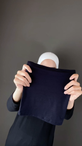 Masker Kain Navy dan Dark Gray: Kelebihan dan Cara Penggunaan