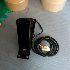 PEDAL GAS ELEKTRIK UNIVERSAL 12V-80V PLAT BESI UNTUK KENDARAAN LISTRIK SEPERTI GOKART MOBIL LISTRIK ATV ELEKTRIK GOLF CART MOBILAN ANAK MOBIL RAKITAN SEPEDA LISTRIK RODA 3 RODA 4 THROTTLE FOOT KABEL GAS INJAKAN KAKI SPAREPART SPARE PART ONDERDIL E-BIKE