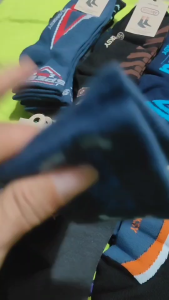 ถุงเท้าข้อกลาง ขนาดฟรีไซส์ คะละสีลาย มีให้เลือก 1โหล12คู่ ครึ่งโหล6คู่ เป็นผ้าใช้ดี ราคาถูกมีสินค้าพร้อมส่ง