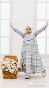 Gamis Anak Perempuan Ayyesa: Pakaian Muslim untuk Anak Usia 2-8 Tahun