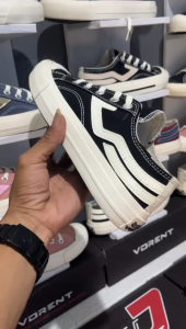 sepatu pria dan wanita sepatu sneaker vorent low hitam putih