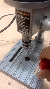 ราคาถูก OSUKA สว่านแท่นขนาดเล็ก สว่านแท่นจิ๋ว (2หุน) เหมาะสำหรับใช้ในงานไม้ เหล็ก การประกอบชิ้นส่วน