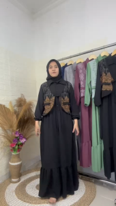 Gamis Mix Motif Bordir Elegan Bahan Crepe dengan Kerah Polo - NURE FASHION