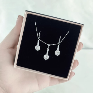 SO SEOUL Lic Crown Solitaire or Purple Solitaire Diamond Simulant Zircon Earring with Pendant Chain Necklace Jewelry Gift Set