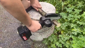 สามารถตัดกิ่งสูง 5m ได้ เลื้อยไม้ไฟฟ้า เลื่อยไฟฟ้าแบตด้ามยาว เลื่อยไฟฟ้าแบต เลื่อยไฟฟ้าไร้สาย เลื่อยตัดกิ่งไม้ เลื่อยโซ่ตัดกิ่งไม้สูง เลื่อยไฟฟ้าไร้สาย เลื่อยยนต์ เลื่อยตัดกิ่งไร้สาย ตัดกิ่งไม้ แบตเตอรี่ 2ก้อน