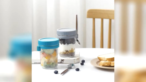 AKIRO MALAYSIA 350mL Portable Breakfast Oatmeal Cup Glass Sealed Salad Cup wt Spoon Overnight Oat Cereal Glass Jar Cawan Kaca 早餐杯