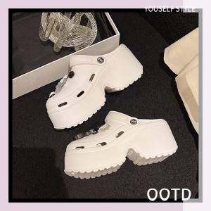 LHSunshine สต๊อกแน่น รองเท้าผู้หญิง รัดส้นได้ด้วยน้า แถมตัวการ์ตูนติดให้ด้วย คุ้มมาก แมทช์ง่ายเข้าได้กับทุกชุด ไม่มีคือพลาดบอกเลย