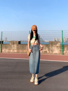 MANNASU Plus Size Light-colored High-waist Denim Skirt for Women Mid-length Designer A-line Slit Skirt