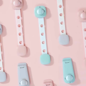 DreamBaby Kunci Laci Bayi Rotate Push Baby Furniture Safety Lock
