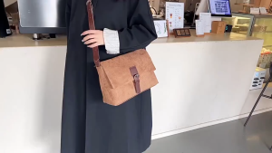 Retro Fashion Large Crossbody Bag For Women Perfect Commuting Messenger Bag