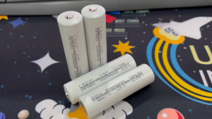 18650 Li-ion Rechargeable Battery 3.7V 3200mAh High-Capacity for Cordless Tools & Electric Scooters - White