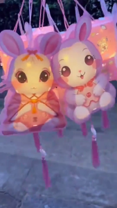 Lồng đèn Trung Thu hình thỏ ngọc trăng đèn LED bằng nhựa phát sáng cầm tay cho bé