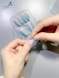 เล็บปลอมสำเร็จรูป ทันสมัยและใช้งานง่าย 24 ชิ้น