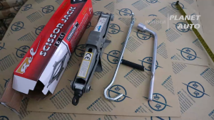 Set Dongkrak Mobil 1 Ton & Kunci Roda 19 mm Silver