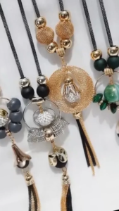 Kalung Hijab Fashion: Aksesoris Hijab Stylish & Trendi