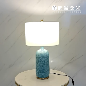 Đèn bàn gốm sứ màu xanh sang trọng Đèn bàn chao vải đơn giản trang trí phòng ngủ phòng khách phòng sách