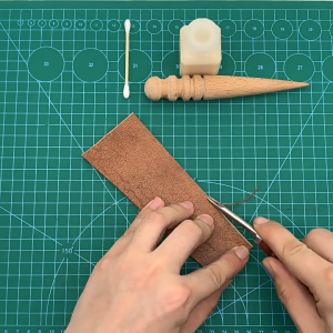 Leathercraft Beveler Skiving Edge Craft Keen Edge Cutting Tool For Leathercraft Edge Cut Beveling V-shaped Blade Round Center Leather Edge Beveler Skiving Beveling Knife Cutting Hand Craft Tool with Wood Handle DIY Tools