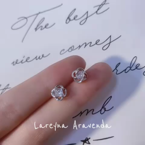Lareyna Aravenda Anting Wanita Silver S925 Model Bunga Kristal Crystal Zirconia AT020