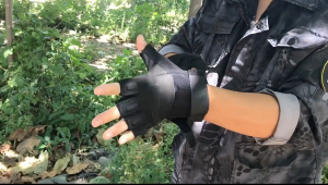 Sarung Tangan Motor Taktis Half Finger Sarung Tangan Motor Setengah Jari Pria Sepeda Motor Gloves