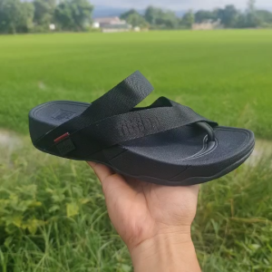 [สินค้าเขามาใหม่] FitFlop For men and women รองเท้าแตะเพื่อสุขภาพใส่นุ่มสบายเท้าคุ้มค่าเกินราคา !! UE Online Shop