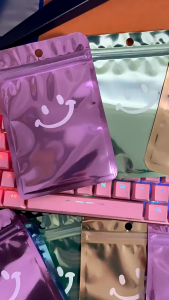 ถุงรูดลายยิ้ม น่ารัก ถุงซิปล็อกน่ารักๆจำนวน 50 ชิ้น ถุงรูดเลเซอร์ลายยิ้มน่ารัก ถุงซิปแบบหน้าใส แขวนได้ สําหรับใส่บรรจุภัณฑ์