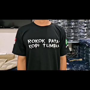 KAOS PRIA ROKO PATAH KOPI TUMPAH | SIMPLE DINAMIS DAN MEMBERIKAN KESAN KASUAL