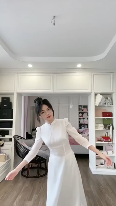 Áo dài trắng tay bồng, cổ áo đính ngọc, học sinh,chụp kỷ yếu, đồng phục ...