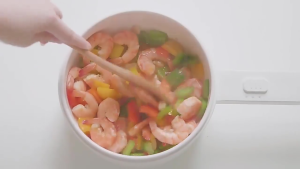 【ประกันคุณภาพ】Silk nature หม้อไฟฟ้า อเนกประสงค์ หม้อชาบู หม้อไฟไฟฟ้าขนาดเล็ก แบบไม่ติด 800W 2 ลิตร กระทะไฟฟ้า หม้อต้มมาม่า ด้วยเรือกลไฟ