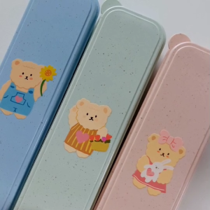 Bhutdee ชุดกล่องช้อนส้อม ลูกหมี3ตัว เซตกล่อง3ชิ้น3สี3ลาย ชุดกล่องฟางข้าวสาลีสุดคุ้ม ขนาด6×21cm พร้อมส่ง ร้านคนไทย🇹🇭