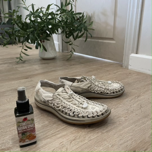 สเปรย์แก้เท้าเหม็น Pf ดับกลิ่นรองเท้าเหม็น เชื้อราที่เท้า ลดเหงื่อออกเท้า ฝ่าเท้าเป็นรู สมุนไพร 18 ชนิด - 120มล. สเปรย์แก้เท้าเป็นรู สเปรย์แก้เท้าเป็นรู Pantip - Lazada