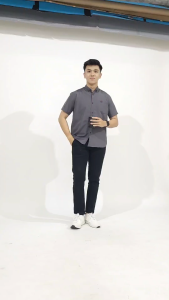 Kemeja polos vintage pria dewasa lengan pendek populer 2025