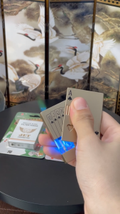 HCM Bật Lửa Khè Xài Gas Hình Lá Bài Kim Loại Có Đèn Lộ Thiên