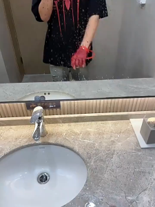 Găng tay bắn nước chủ đề siêu anh hùng mới nhất 2024