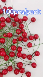 100 PCS Christmas Red Fruit Artificial Christmas Red Berry Artificial Holly Berry for Christmas Tree Christmas Garland Wedding Party Home Decor