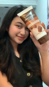 Viva White Double MOISTURIZING & HYDRATING Body Creme dengan Moisturizer Cocoa Butter Milk Extract & UV FILTER - 180gr