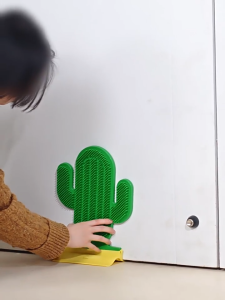 MADDIE ของเล่นกระตุ้นรูปกระบองเพชรแมวสำหรับแมวพร้อมลูกบอลแคทนิป HHMPS00460