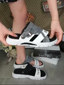 【City Youth】Baru Sandal Pria Sandal Pria Dewasa Sendal Pria Sandal Cowok Sandal Kulit Tahan Air Non-Slip Sol  Karet Sandal Kelas Atas