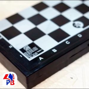 Papan Catur Lipat Plastik / Folding Chess Board Ukuran 37 cm x 37 cm