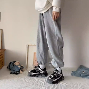 จัดส่งใน24ขั่วโมง รองเท้าผ้าใบ 2025 ฤดูใบไม้ผลิฤดูร้อนใหม่รองเท้าผู้หญิง เสริมส้น 5 ซม ด้านล่างหนาลื่นรองเท้าวิ่งลำลอง ใส่สบาย ไม่กัดเท้า