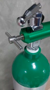 ถังออกซิเจน อลูมิเนียม 0.6 คิว พร้อมเกจ์แห้ง SOLIDA ขนาด 600 ลิตร  หัววาล์ว Yoke (CGA870) ออกซิเจนทางการแพทย์ สำหรับผู้ป่วย มีก๊าซเต็มถัง พร้อมใช้งาน ( ออกซิเจน Oxygen )