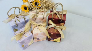 กล่องของขวัญ ของชำร่วย ใส่ขนม ลูกอม มี 3 สี (สินค้าพร้อมส่ง)