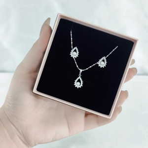 SO SEOUL Everleigh Teardrop Diamond Simulant Cubic Zirconia Earrings with Pendant Chain Necklace Jewelry Gift Set