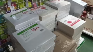 📦พร้อมส่ง📦 ถาดสี่เหลี่ยม ฐานทอง 50 ชุดต่อแพ็ค 6.5*7 เซน DD-L100 G ถาด ถ้วย ถ้วยเล็ก ถ้วยพลาสติก