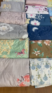 พร้อมส่ง ผ้าห่มโพลีเอสเตอร์ ใยไหม 7 ฟุต 200x230cm เกรดพรีเมี่ยม เนื้อผ้านิ่ม เย็น ระบายอากาศดี ป้องกันฝุ่น พิมพ์ลาย 2 ด้าน มีให้เลือก 44 ลาย ร้านคนไทย