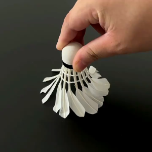 ลูกแบดมินตัน (3 ลูก/หลอด) ลูกแบด แบดมินตันคุณภาพสูง ลูกขนไก่ หัวไม้คอร์ก2ชั้น